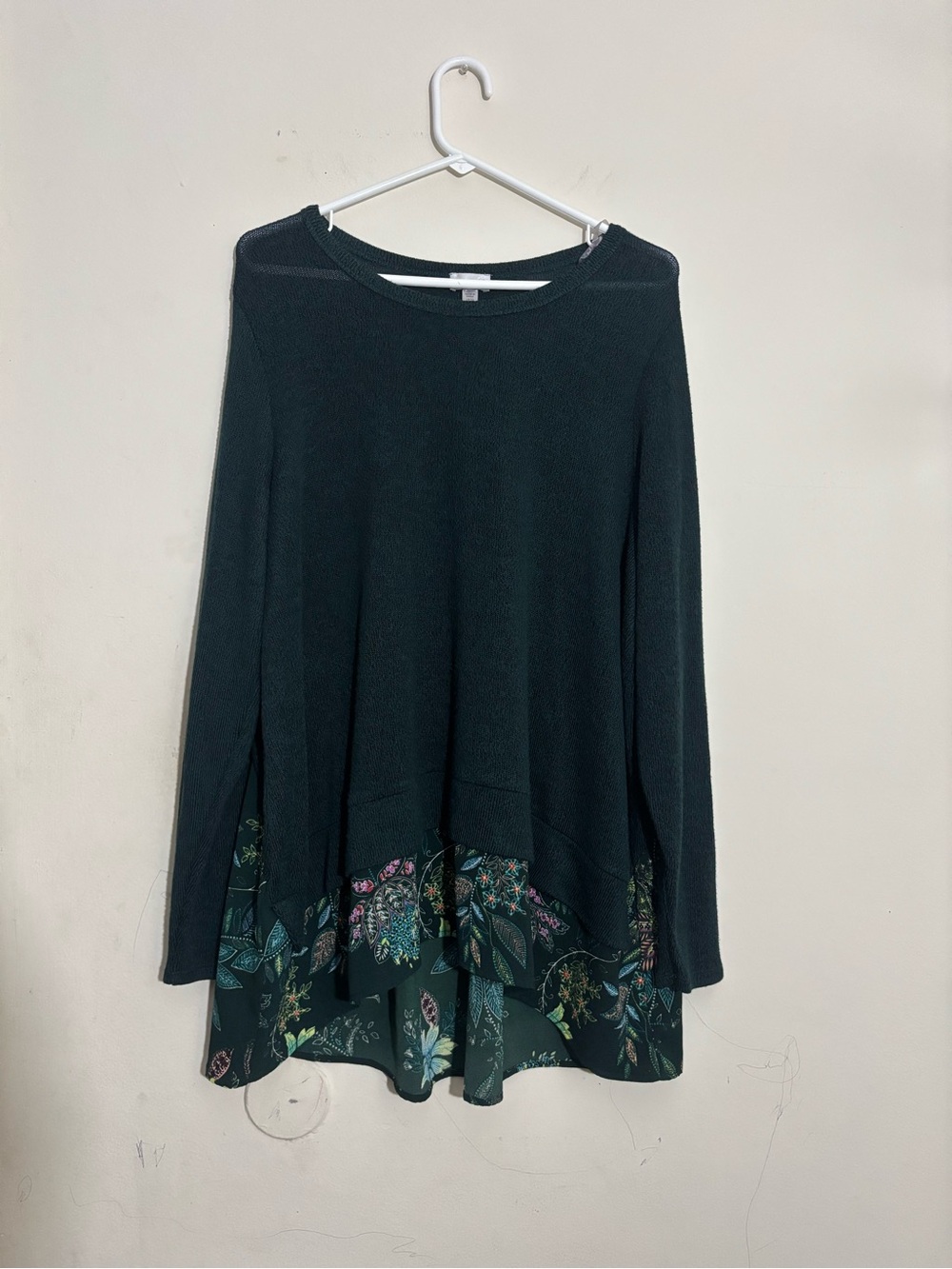 Avenue 18/20Dark Green
Heathered Knit Tunic Sweater w/
Chiffon Floral